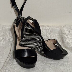 Liz Claiborne Black And White Wedge Sandles